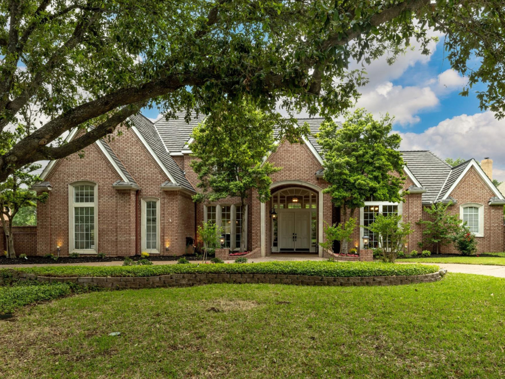4504 Dartmoore Lane, a five-bedroom home sold in the DFW area